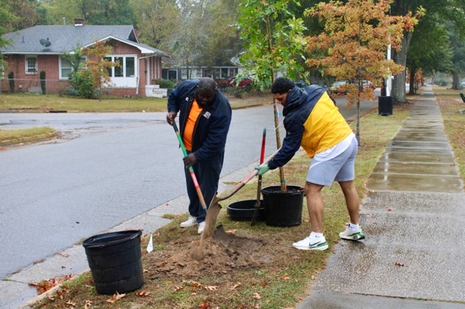 City of Columbia plants trees with SCPHA and students from USC Office of Sustainability at Martin Luther King Jr. Park